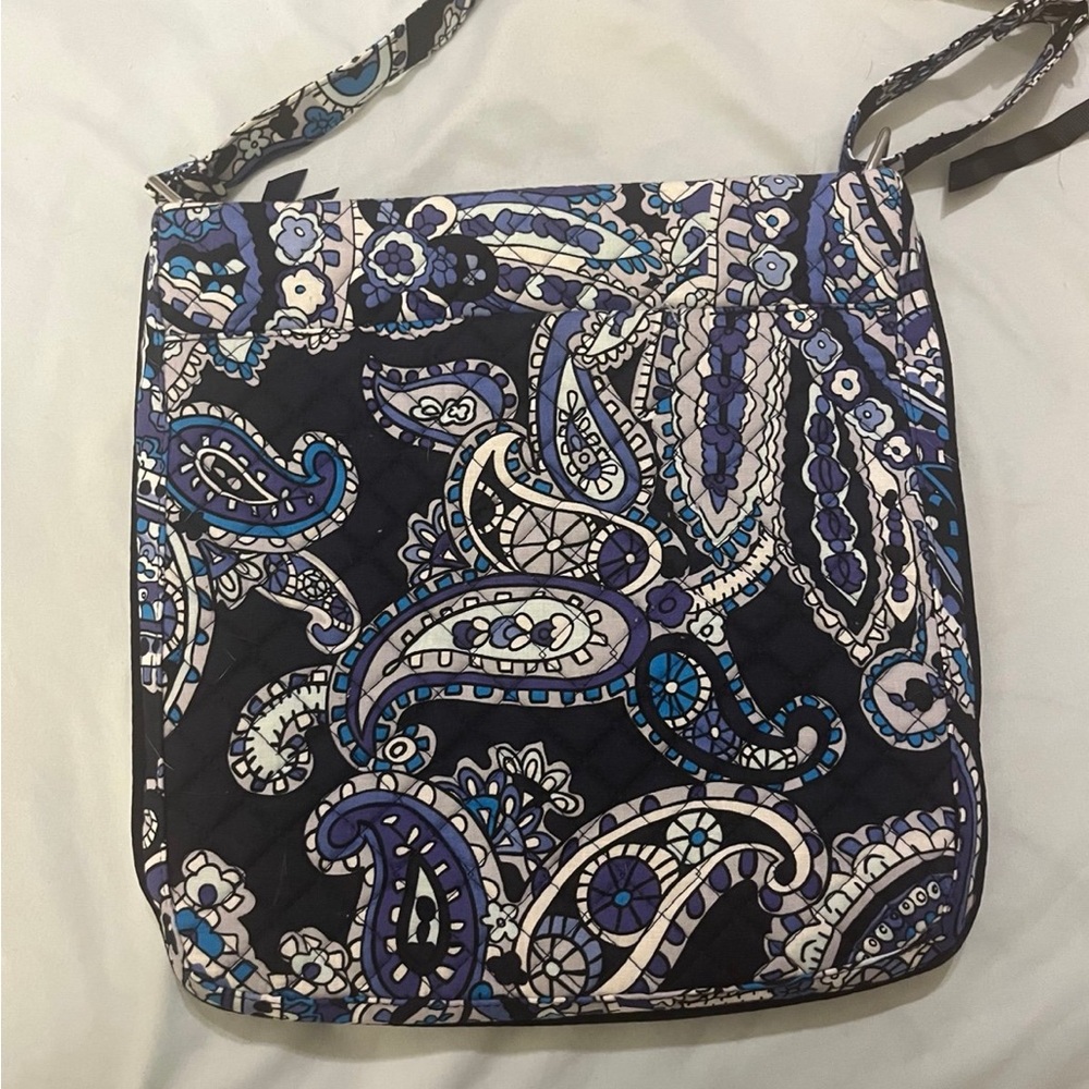 Vera Bradley paisley large crossbody. Great condition